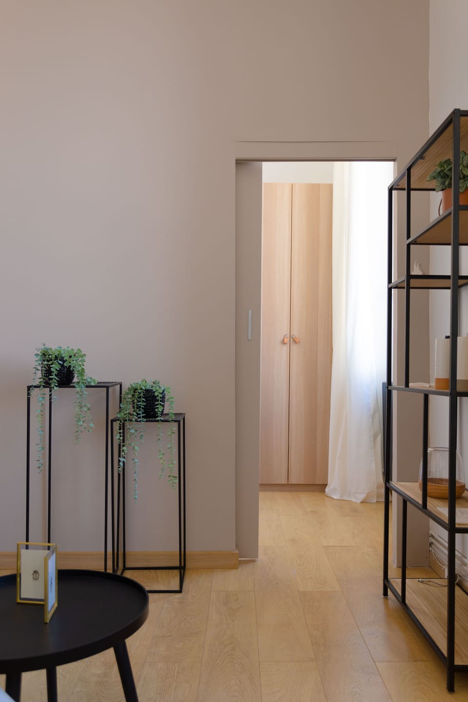 Comfort Apartment | Living area | 80-cm flat-screen TV with cable channels, TV