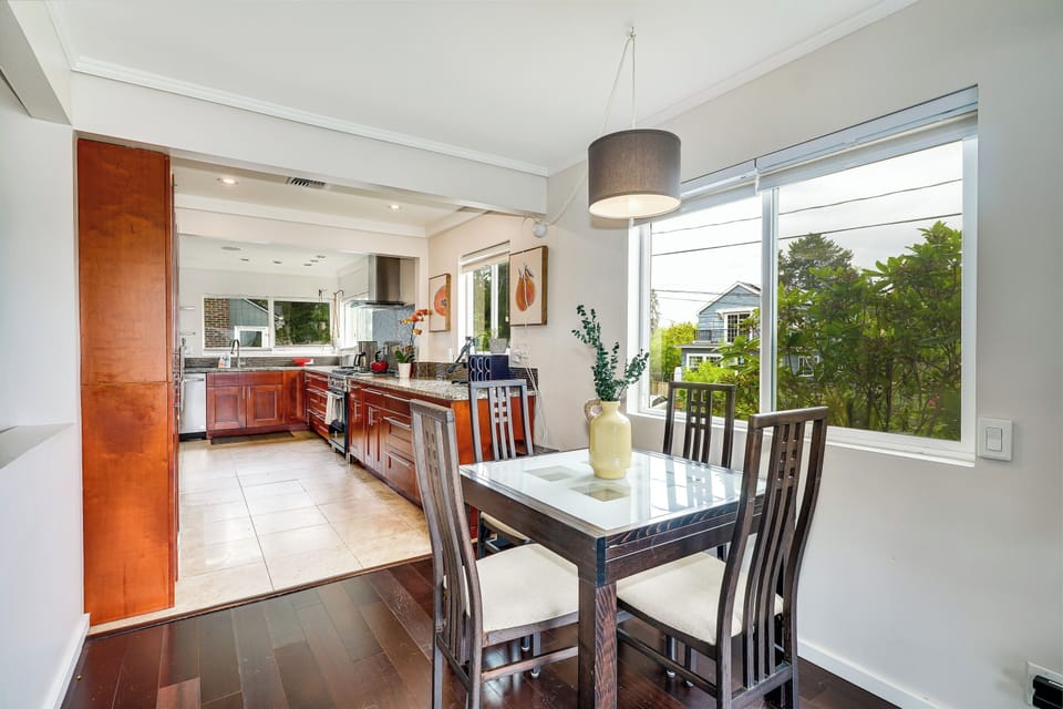 Small dining table, extends to seating up to 6 people.