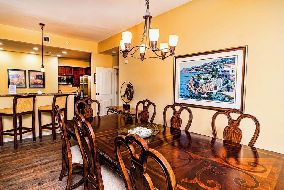 Dining Area to Kitchen