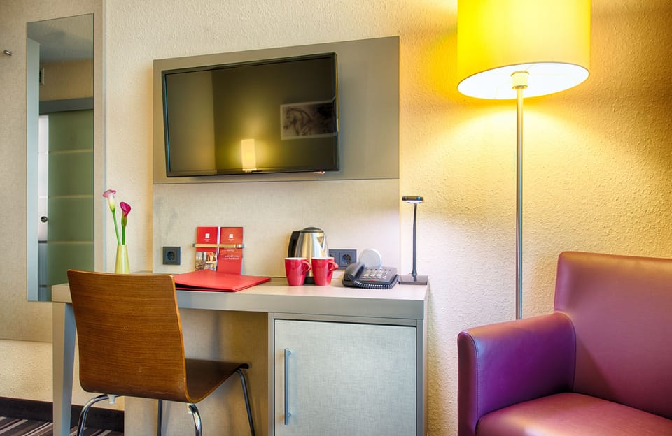 Comfort Room | In-room safe, desk, free cribs/infant beds, free WiFi