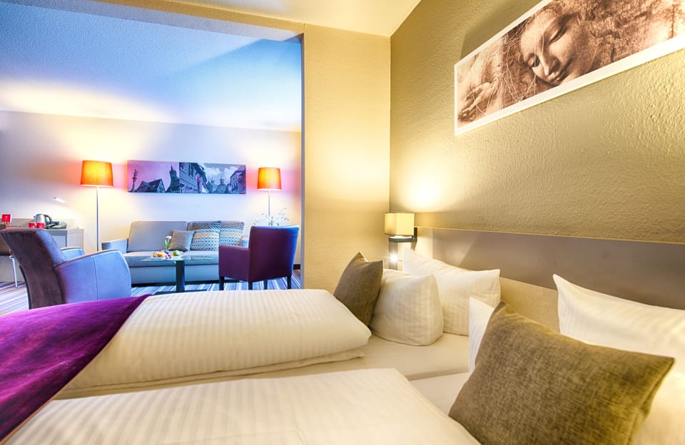 Junior Suite | In-room safe, desk, free cribs/infant beds, free WiFi