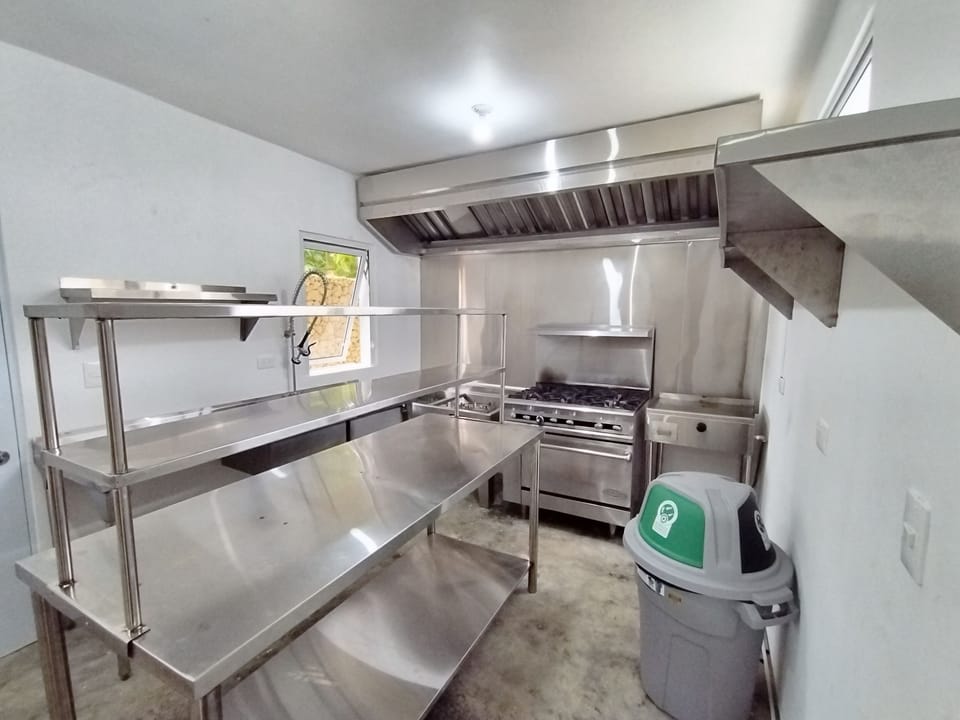 Fully equipped professional kitchen.