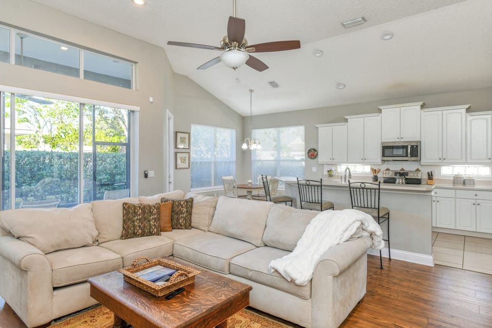 Living area to Kitchen