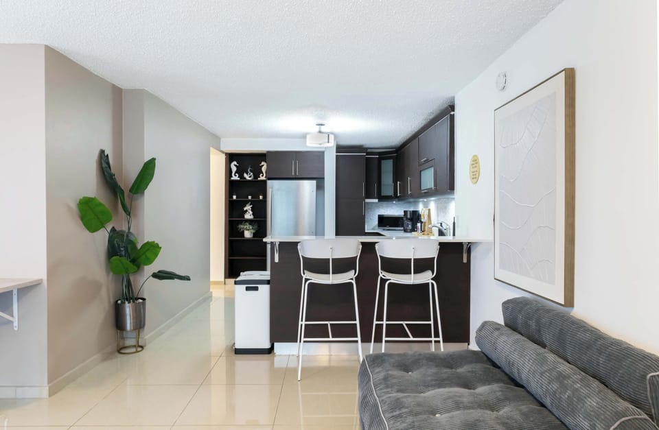 Full Spacious Kitchen with Counter Dining Space 