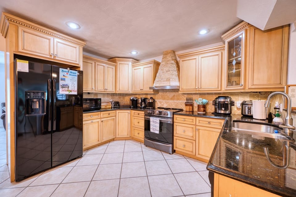 Drip coffee, espresso, Vitamix rice cooker, Ninja Foodie, Toaster & Microwave.