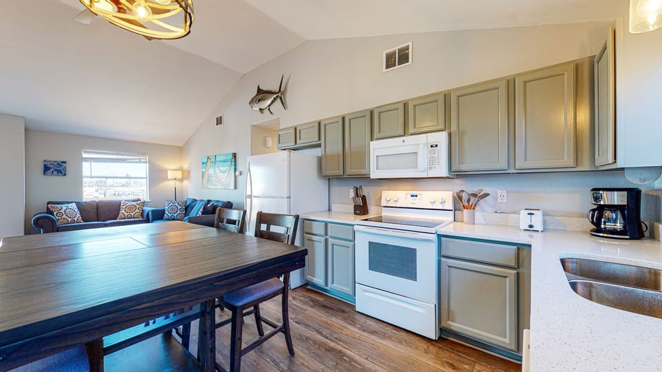 Dining Room/ Kitchen
