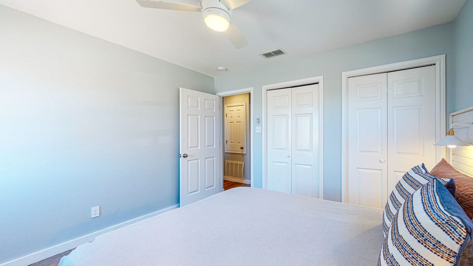 Bedroom 2 W/ Queen Bed