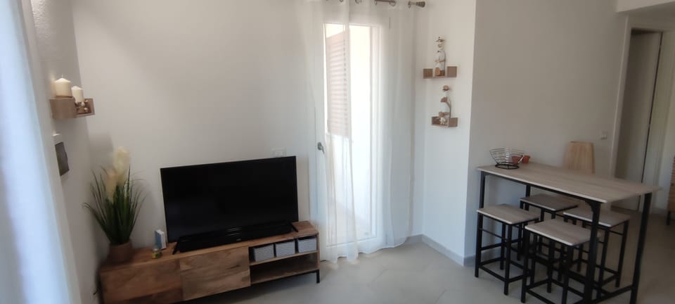 House, 2 Bedrooms, Patio | Living area