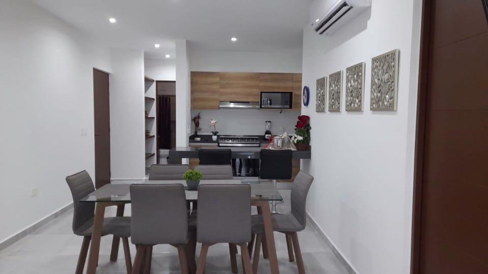 Condo, 2 Bedrooms, Balcony, Garden View | Dining room