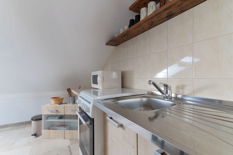 Studio, 1 Bedroom, Smoking, Garden View | Interior