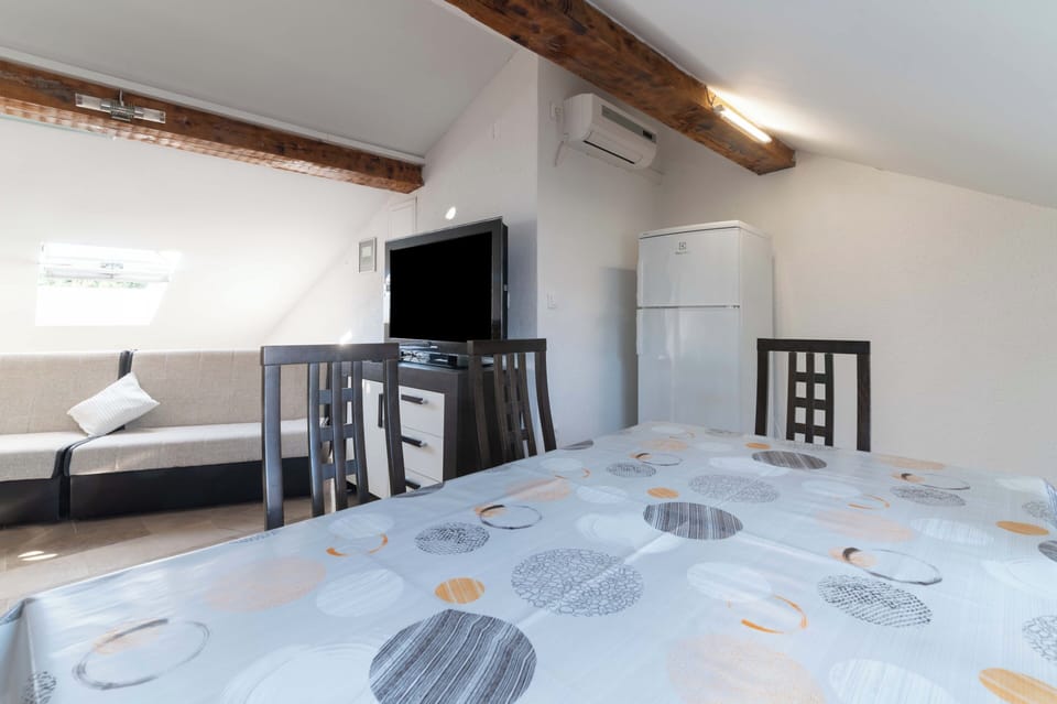 Studio, 1 Bedroom, Smoking, Garden View | Interior
