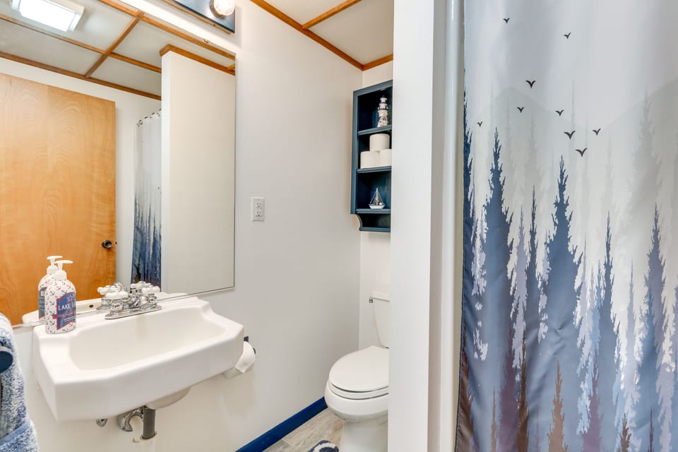 Full Bathroom