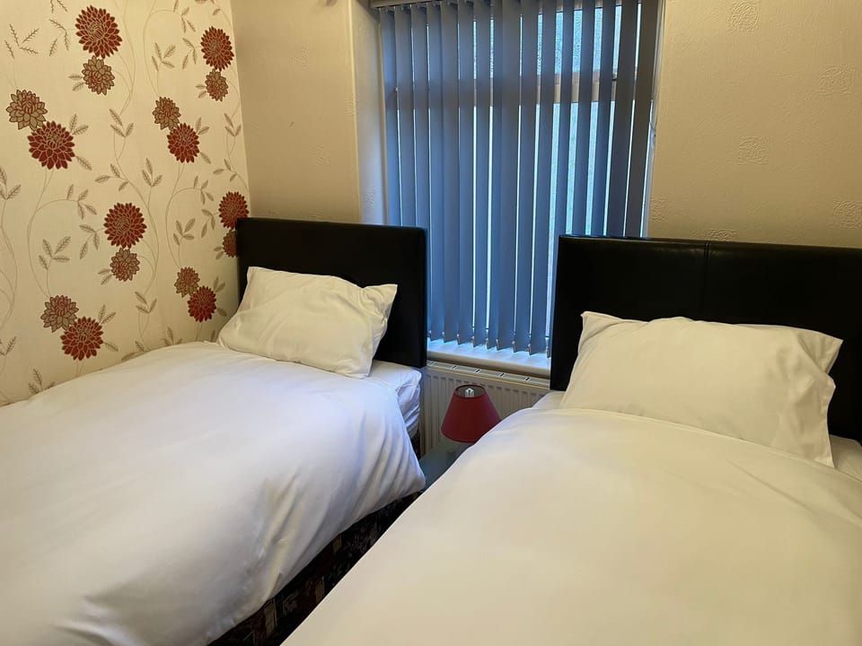Flat 18 - Holiday Flats Twin Bedroom
