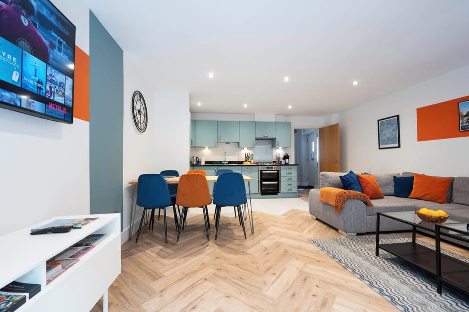 Open plan living/kitchen/dining area