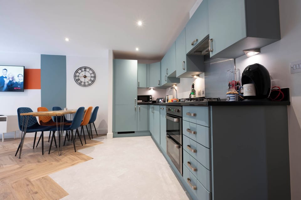 Fully fitted kitchen