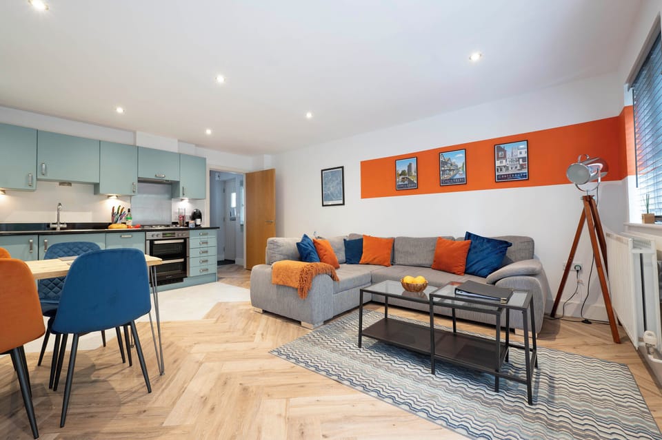 Open plan living/kitchen/dining area