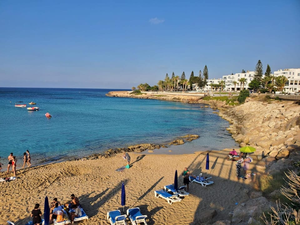 Villa - Sleeps 6, Free Parking & Heated Pool House in Protaras