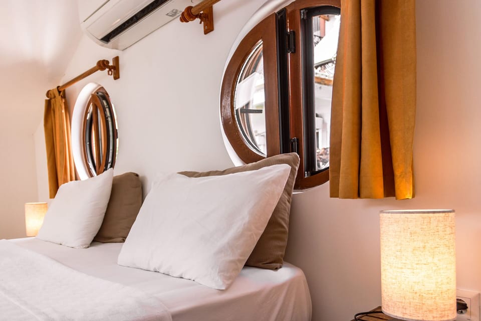 Senior Studio Suite, Terrace | Hypo-allergenic bedding, minibar, iron/ironing board, free WiFi