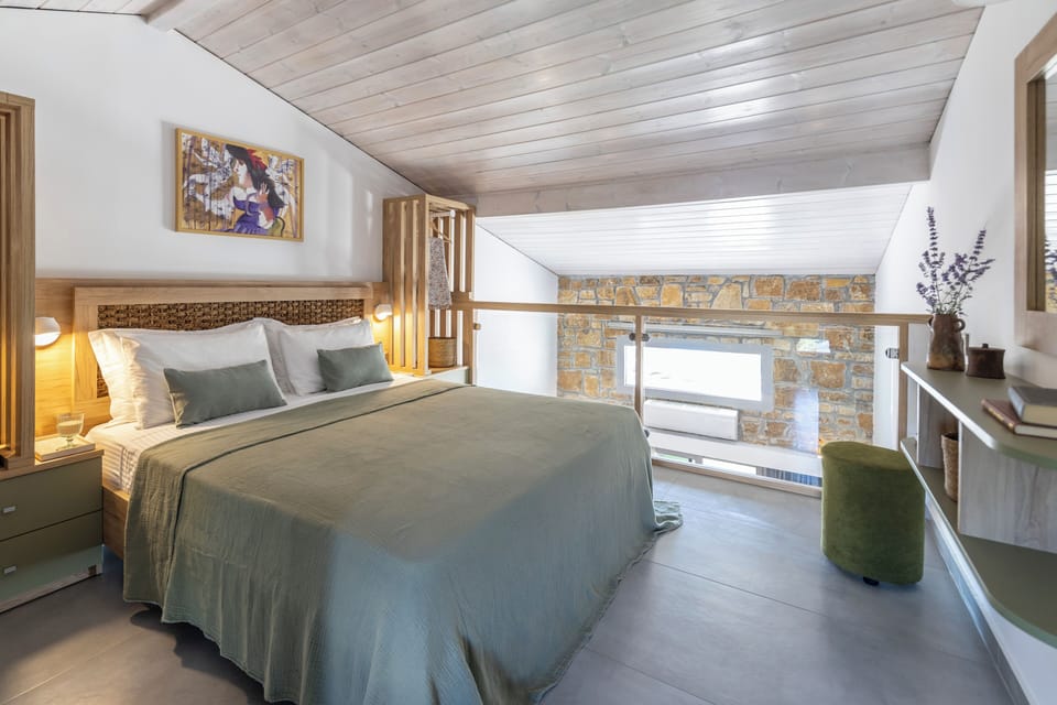 1 bedroom, premium bedding, in-room safe, desk