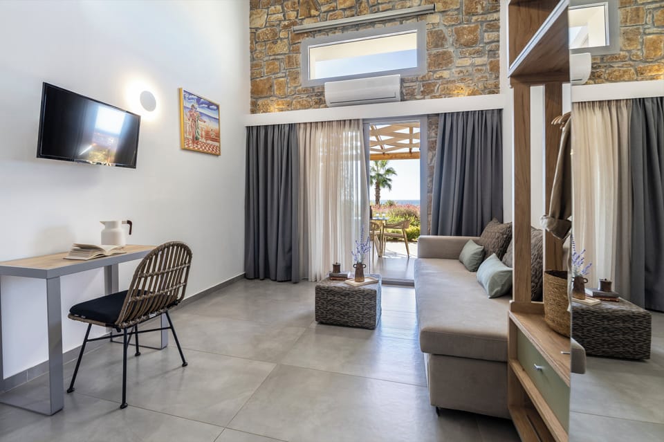 Suite, Sea View | 1 bedroom, premium bedding, in-room safe, desk