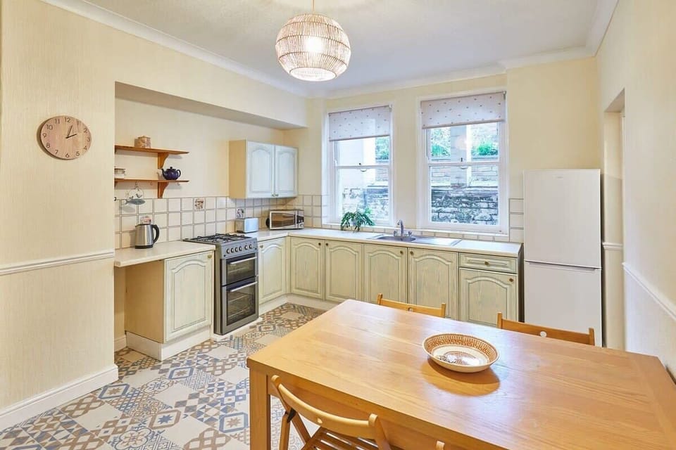 The Garden Flat, Scarborough - Host & Stay