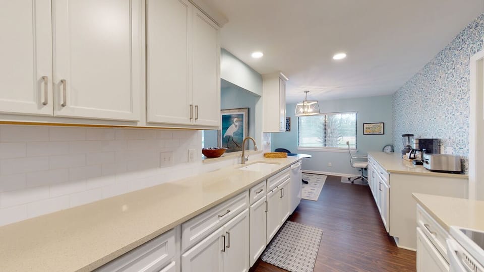 Fully Equipped Kitchen with Custom Cabinetry
