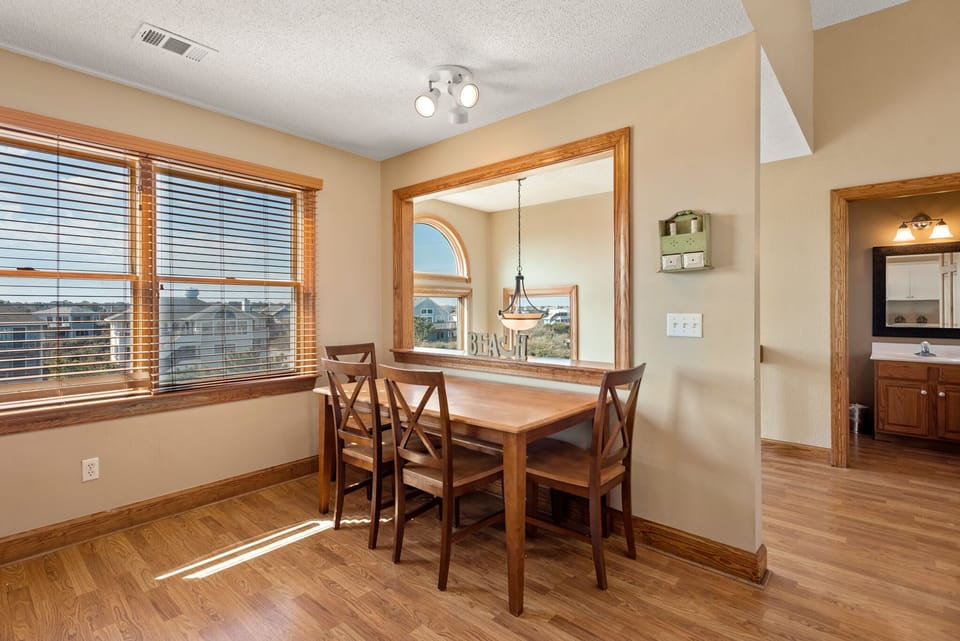 DU407: The Gathering Place | Top Level Kitchen w/ Breakfast Nook
