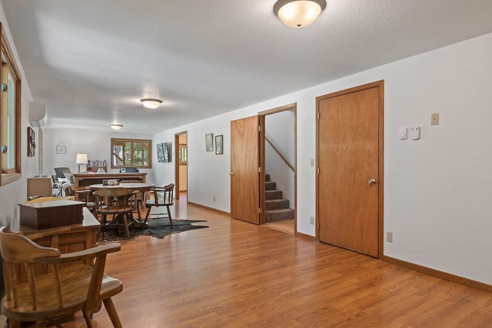 More great spaces! - Living room, Bedrooms and board games.