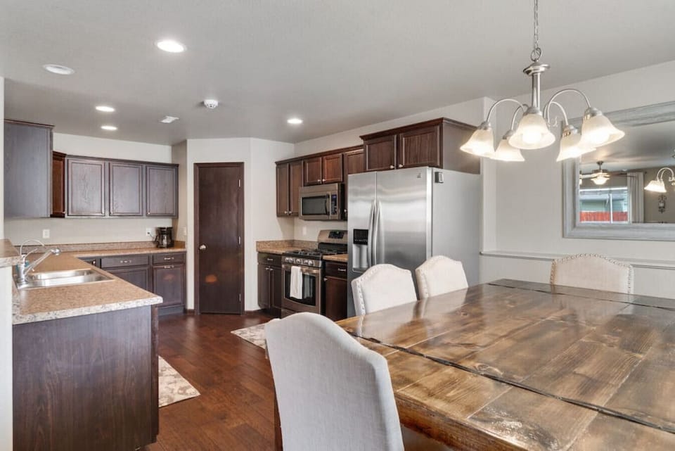 Enjoy the convenience of a fully equipped kitchen—making mealtime easy and stress-free!