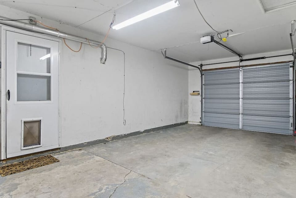 Our home features a garage for your convenience. Perfect for parking vehicles safely, storing bikes, outdoor gear, or even keeping your pets’ items handy.