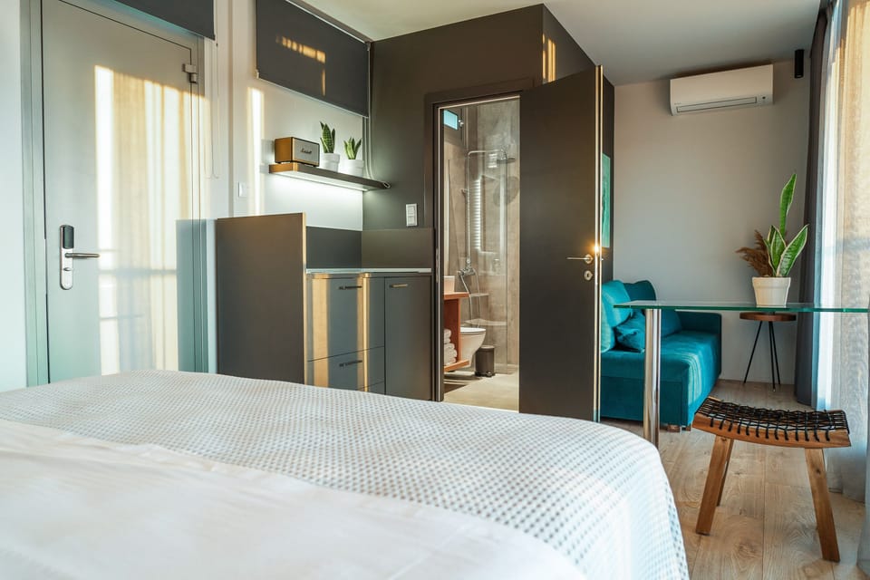 Junior Suite | Private kitchenette | Fridge, stovetop, electric kettle, toaster