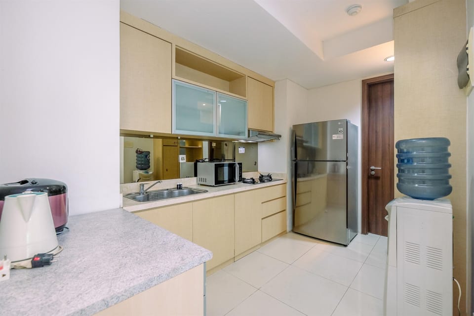 Room | Private kitchen | Fridge, stovetop, cookware/dishes/utensils