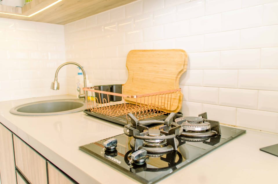 Room | Private kitchen | Fridge, stovetop, cookware/dishes/utensils