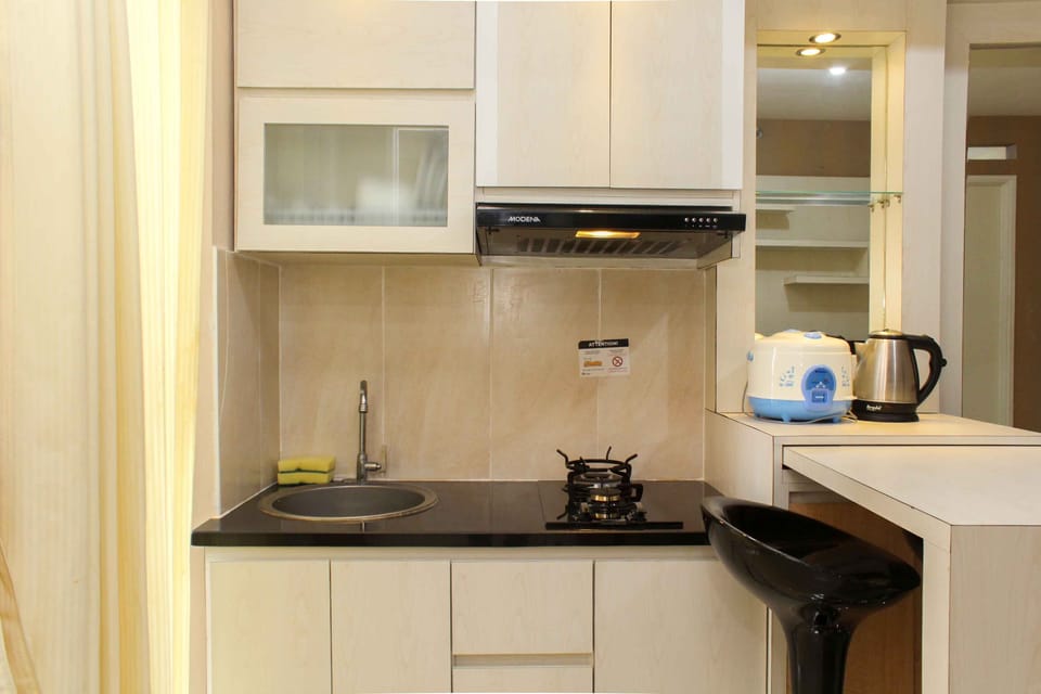 Room | Private kitchen | Fridge, stovetop, cookware/dishes/utensils