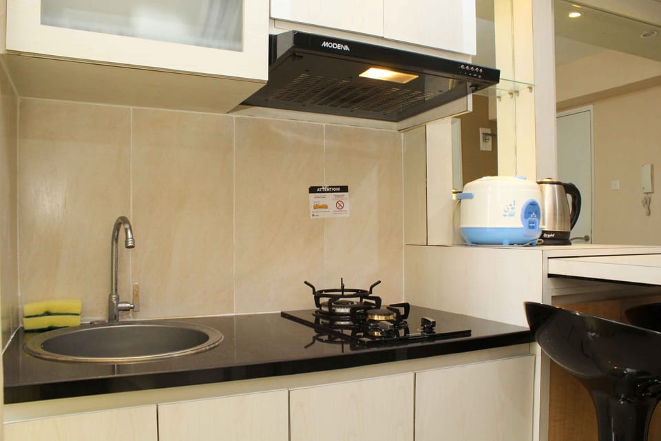 Room | Private kitchen | Fridge, stovetop, cookware/dishes/utensils