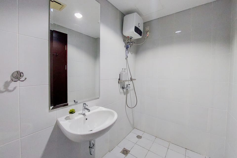 Room | Bathroom | Shower, free toiletries, towels, shampoo