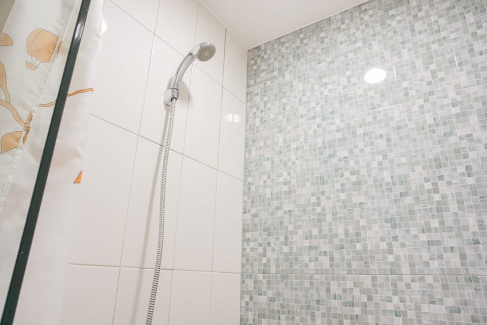 Room | Bathroom | Shower, free toiletries, towels