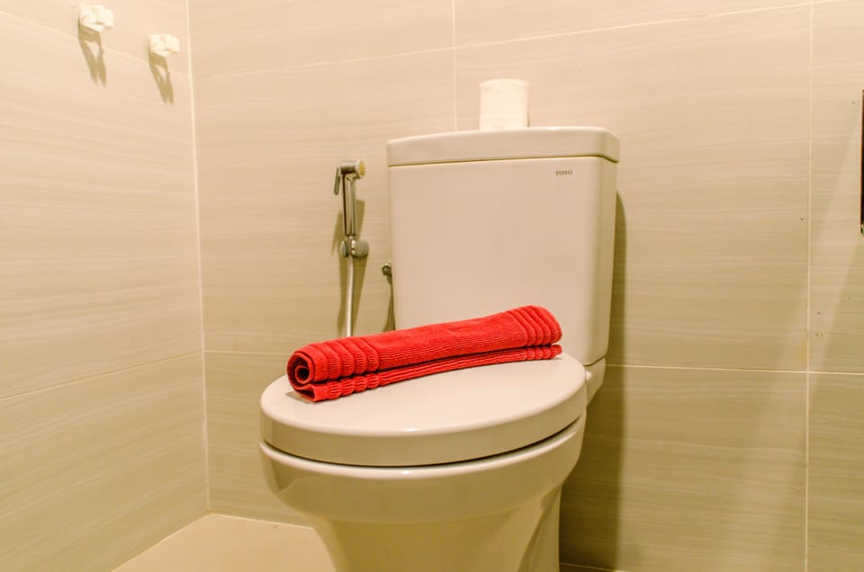 Room | Bathroom | Shower, free toiletries, towels