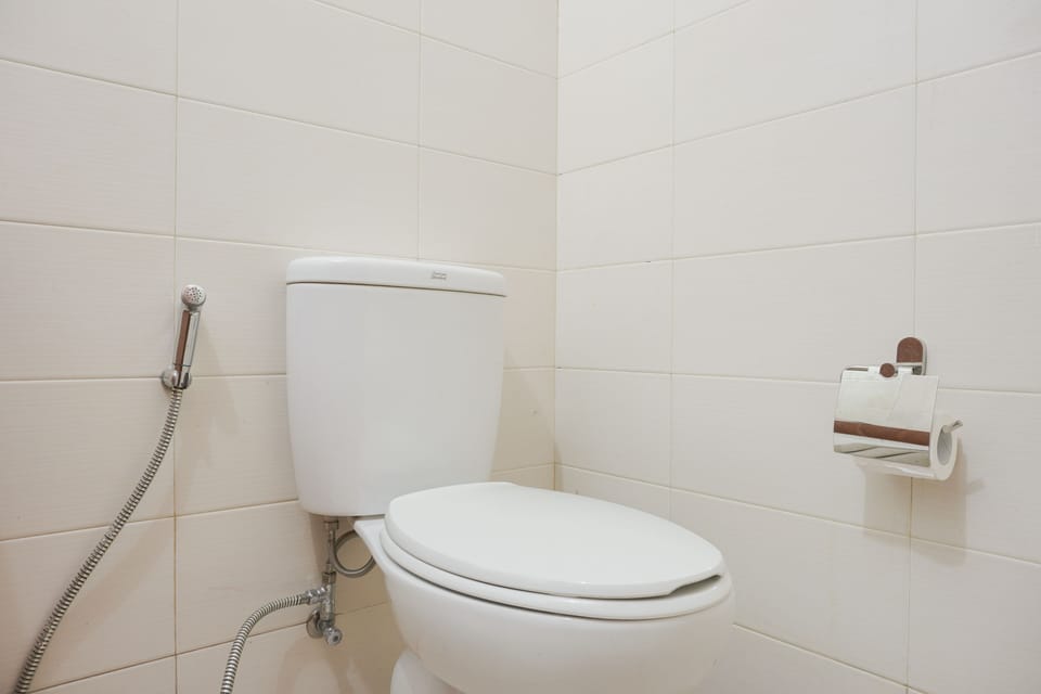 Room | Bathroom | Shower, free toiletries, towels, shampoo