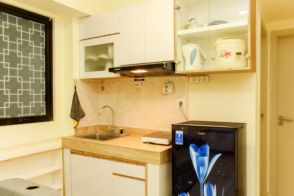 Room | Private kitchen | Fridge, stovetop, electric kettle, cookware/dishes/utensils