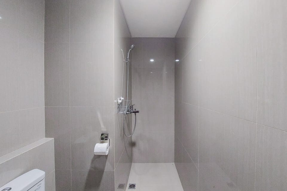Room | Bathroom | Shower, free toiletries, towels