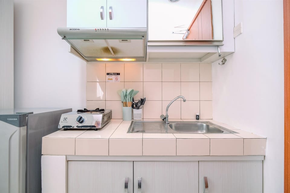 Room | Private kitchen | Fridge, stovetop, cookware/dishes/utensils