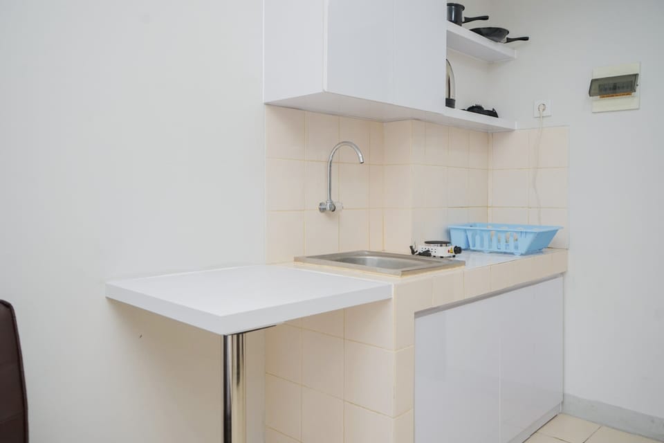 Room | Private kitchen | Fridge, stovetop, electric kettle, cookware/dishes/utensils