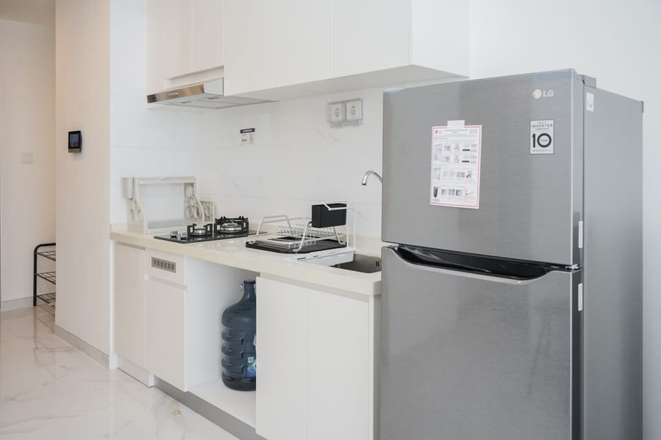 Room | Private kitchen | Fridge, stovetop, cookware/dishes/utensils