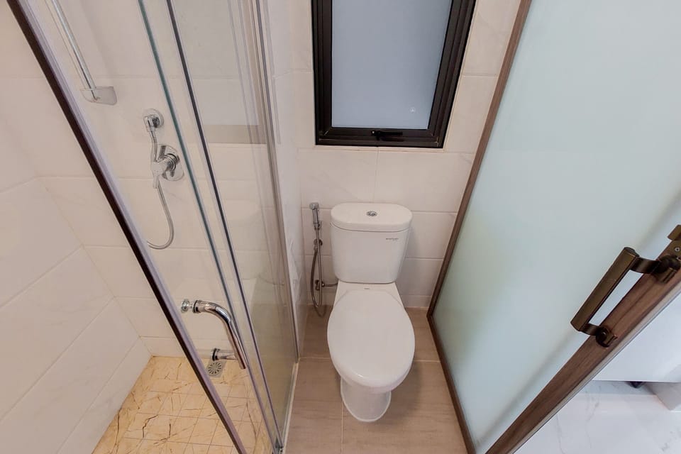Room | Bathroom | Shower, free toiletries, towels