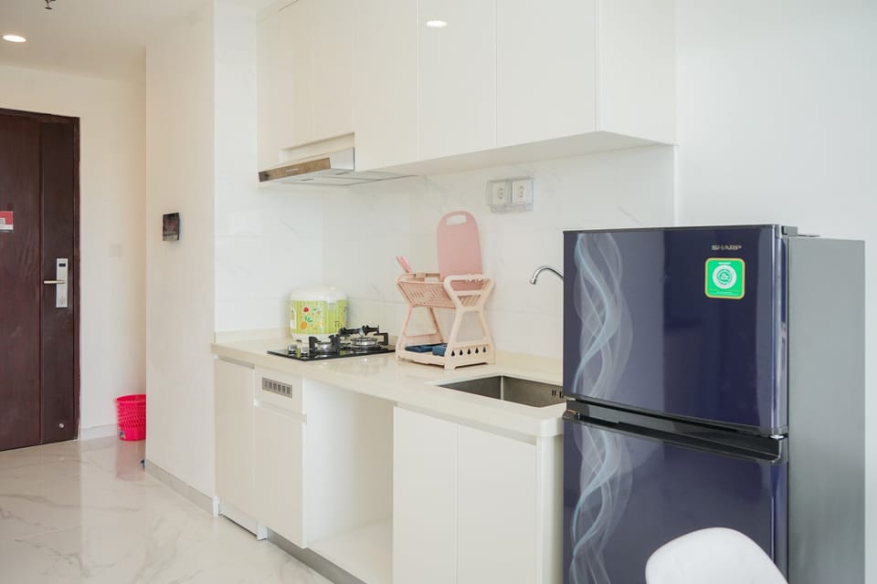 Room | Private kitchen | Fridge, stovetop, cookware/dishes/utensils