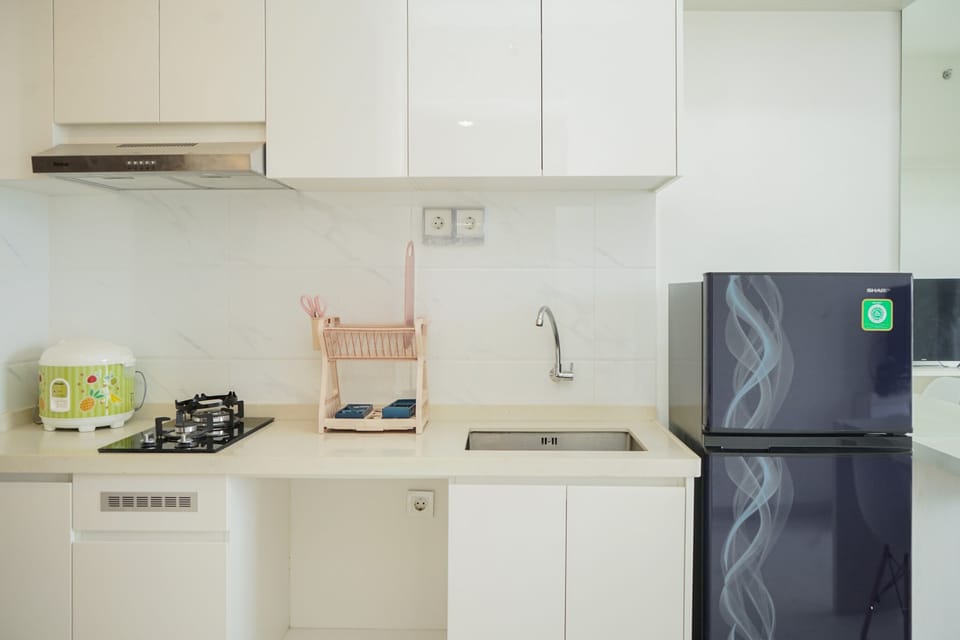 Room | Private kitchen | Fridge, stovetop, cookware/dishes/utensils