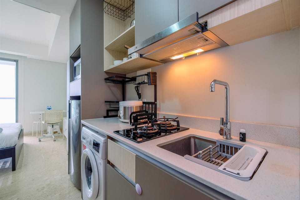 Room | Private kitchen | Fridge, stovetop, cookware/dishes/utensils