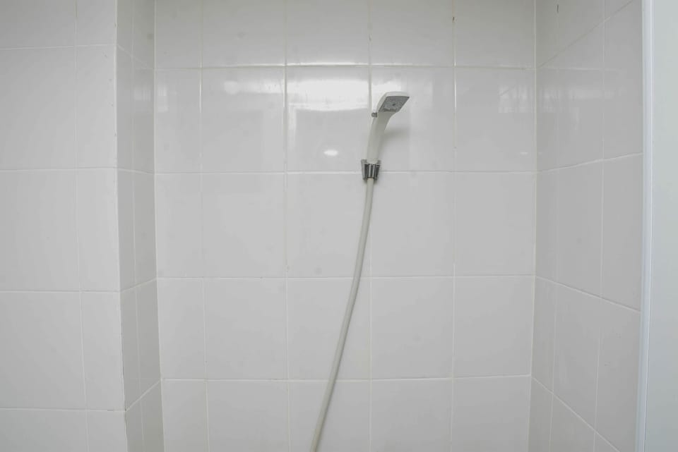 Room | Bathroom | Shower, free toiletries, towels