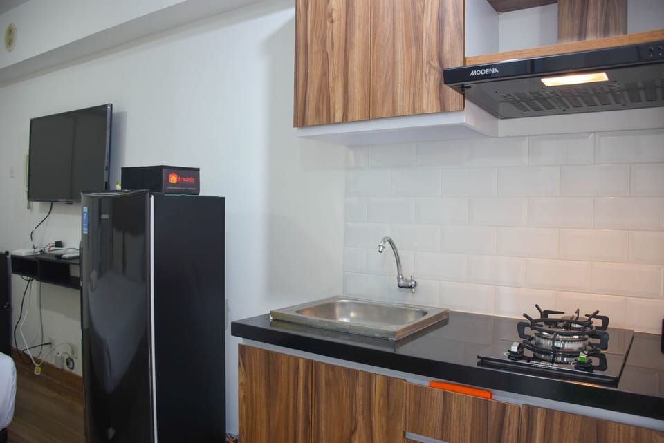 Room | Private kitchen | Fridge, stovetop, cookware/dishes/utensils